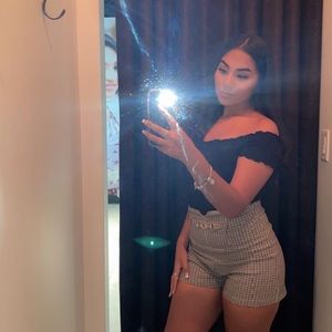 Meet your Posher, Nuvia